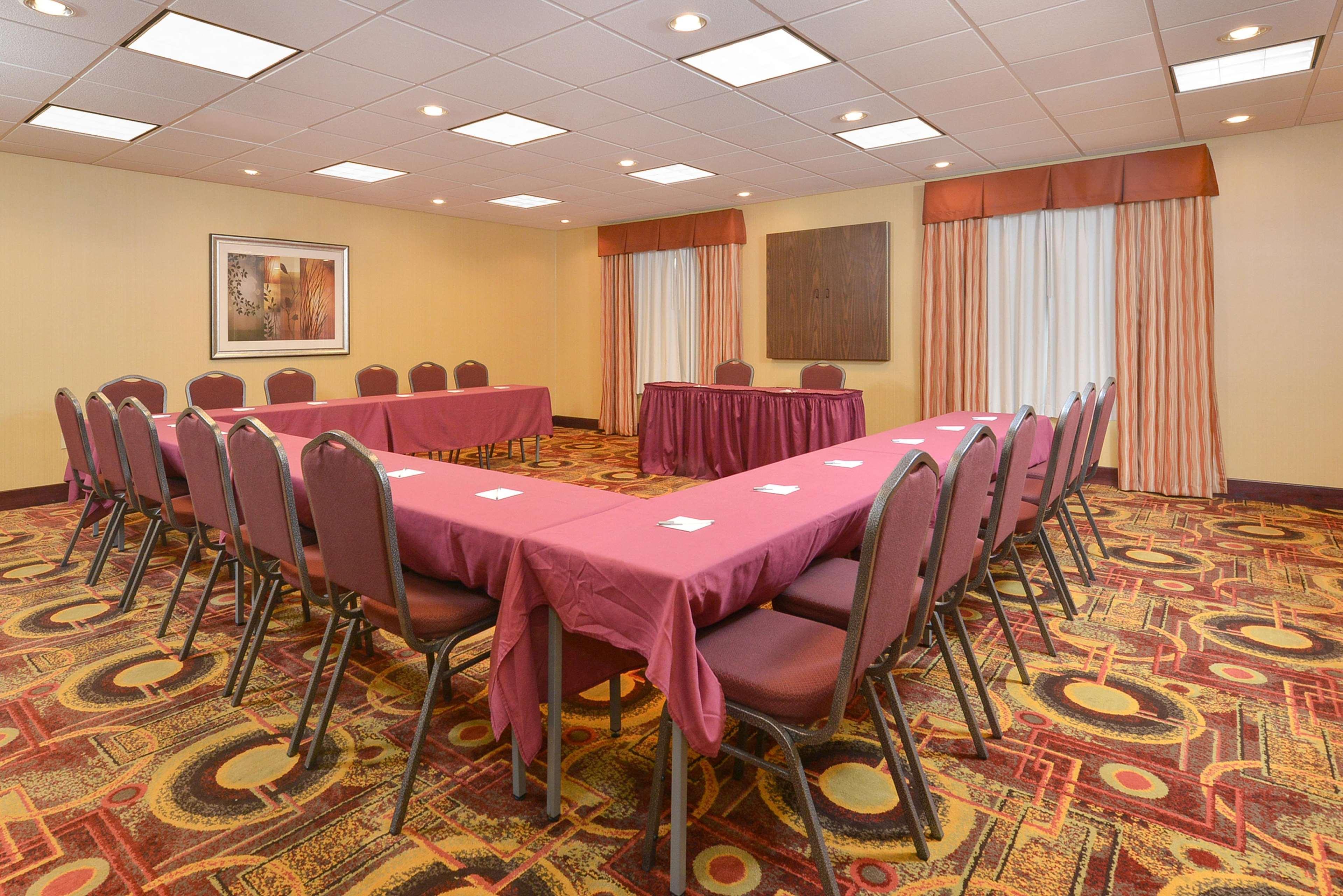 Hampton Inn Muscatine Bagian luar foto