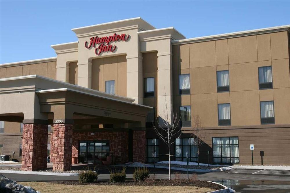 Hampton Inn Muscatine Bagian luar foto