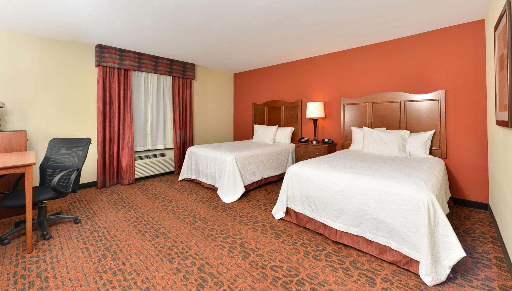 Hampton Inn Muscatine Bagian luar foto