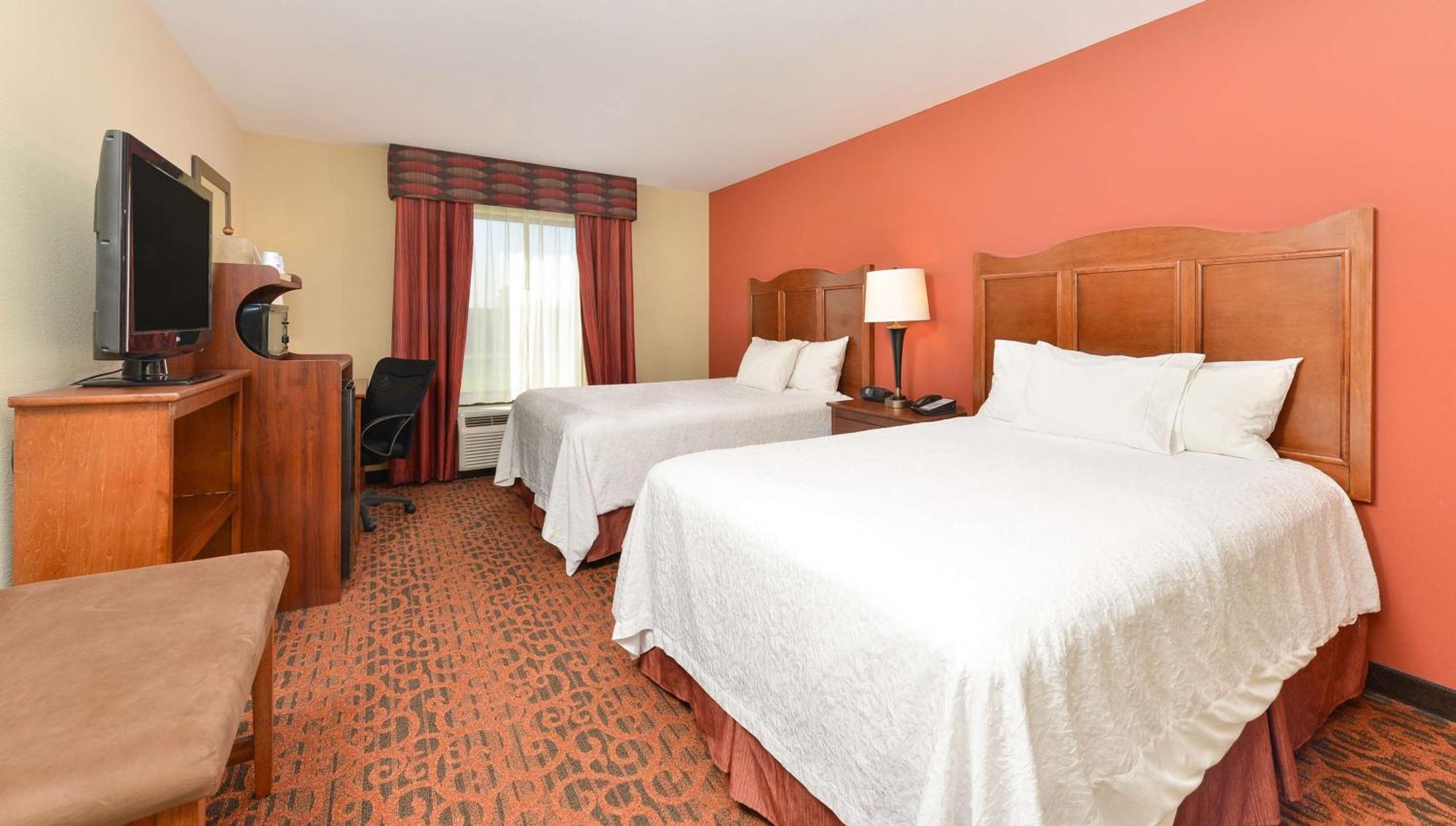 Hampton Inn Muscatine Bagian luar foto