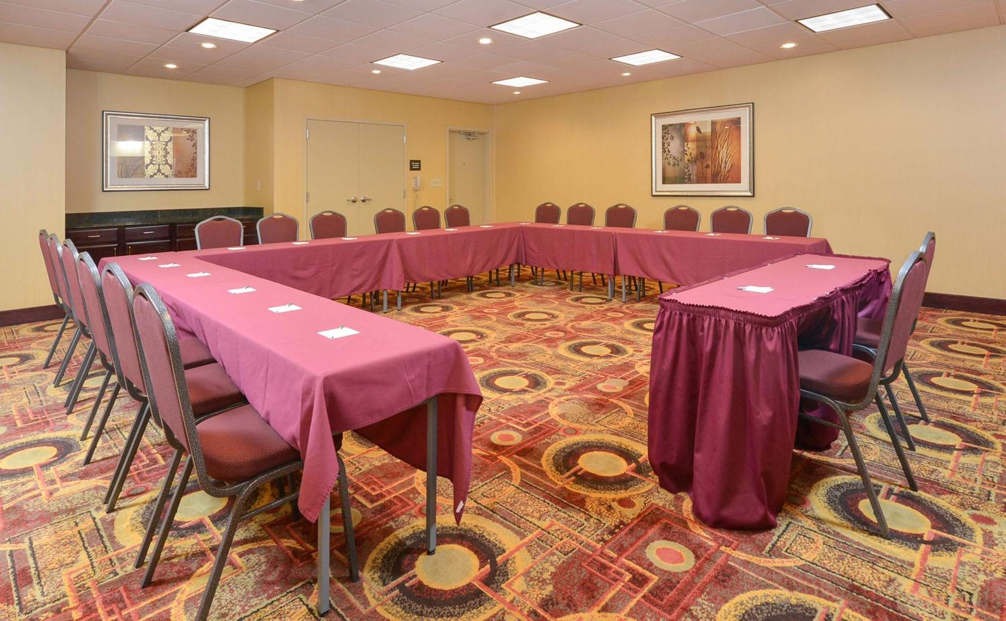 Hampton Inn Muscatine Bagian luar foto
