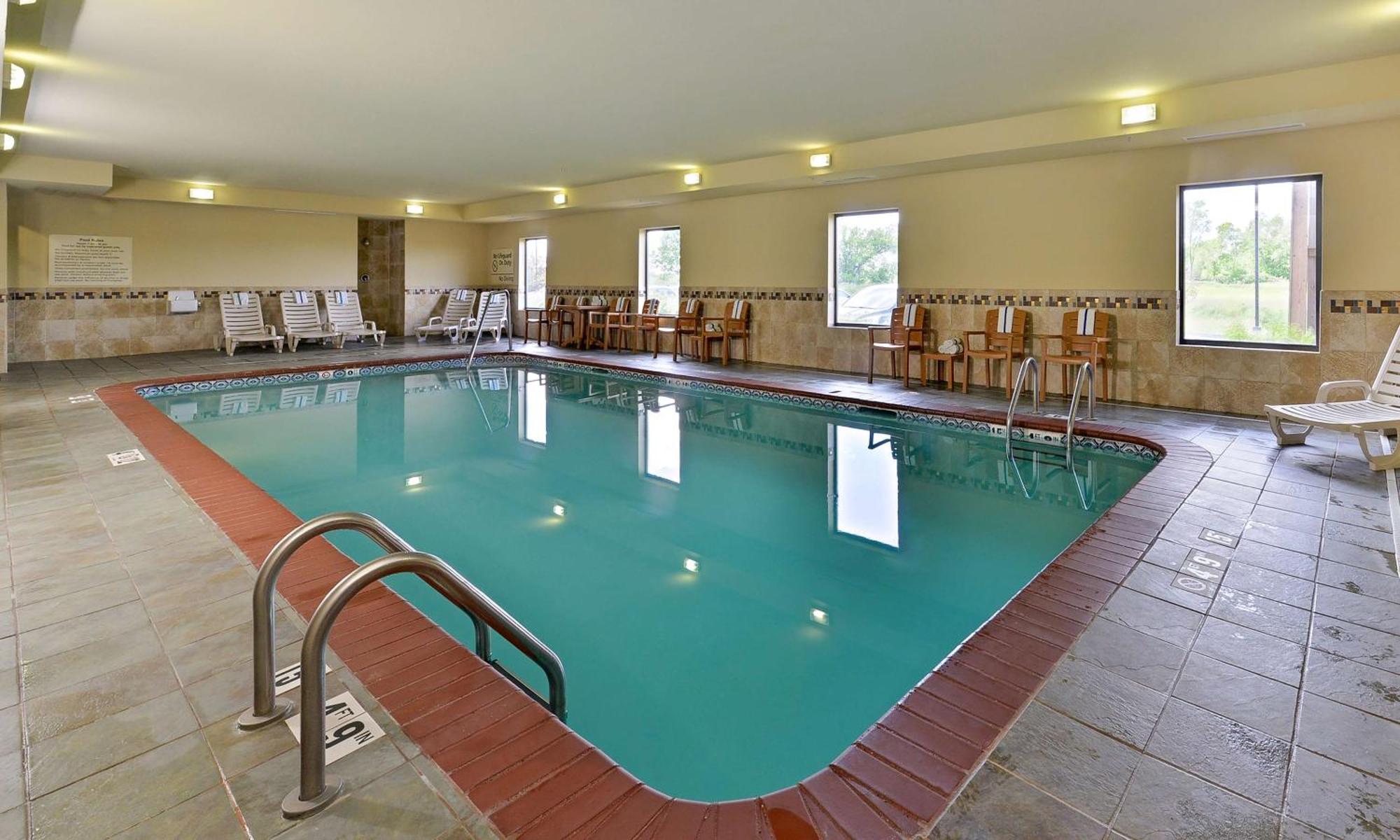 Hampton Inn Muscatine Bagian luar foto