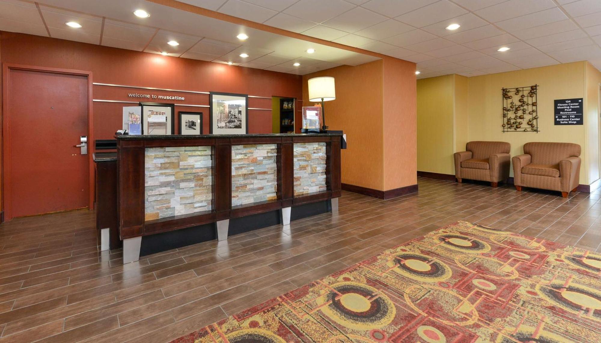 Hampton Inn Muscatine Bagian luar foto
