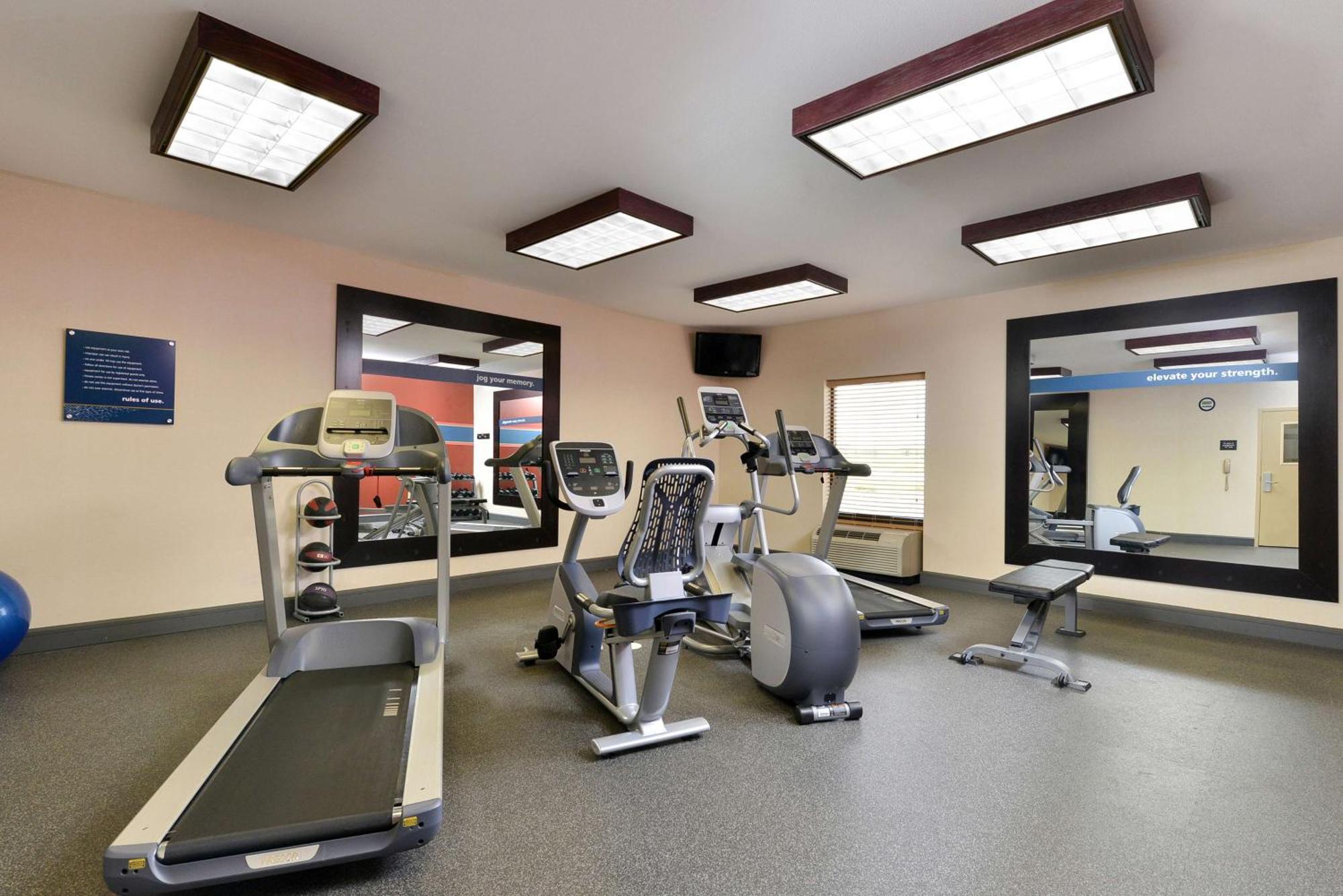 Hampton Inn Muscatine Bagian luar foto